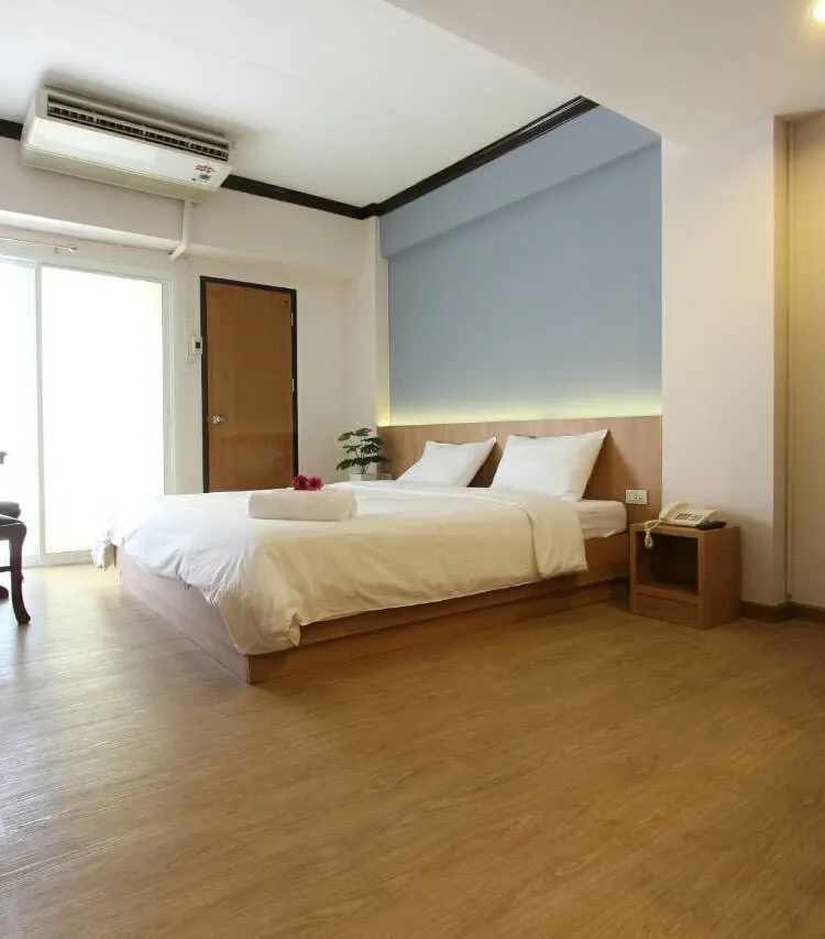 ห้องดีลักซ์ เตียงใหญ่ 1 เตียง