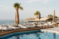 Petradi Beach Lounge Hotel - Uima-altaat