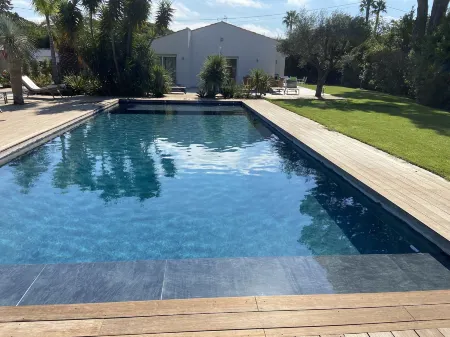 Guesthouse le Mas de la Dame Отели рядом с достопримечательностью «Musee de l'Annonciade»