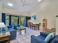 Trinity Beach Club Holiday Apartments Hotels in Trinity Beach