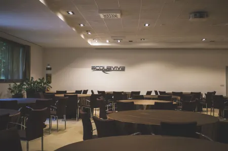 Hotel Acquaviva Del Garda Отели рядом со станцией Desenzano - Via Gramsci, 13