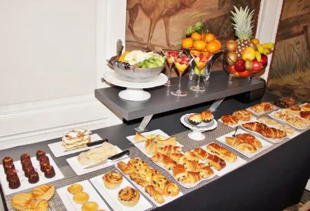 Chateau Pontet d'Eyrans & Spa Отели в г. Сен-Савен