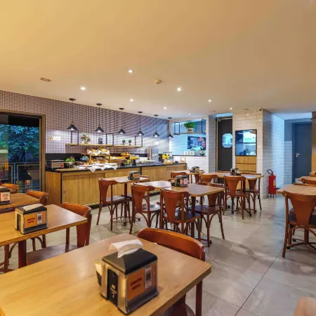 Uniclass Hotel Pinheiros Отели рядом с достопримечательностью «Вила-Мадалена»