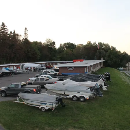 Budget Host Crestview Inn