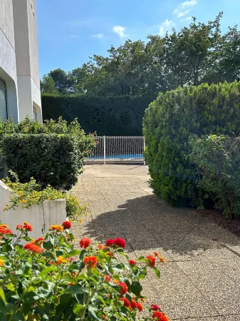 Kyriad Martigues Sud Отели в г. Пор-де-Бук