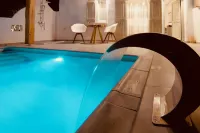 Aeris Suites - Pools