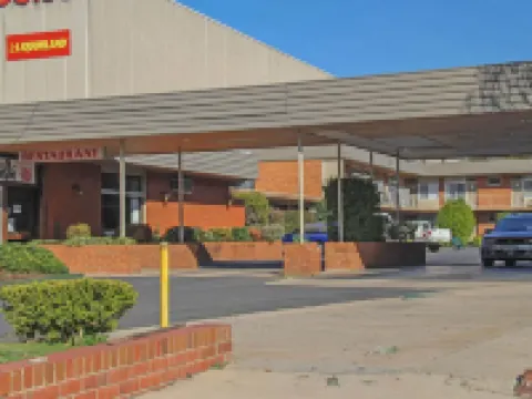 The Mid City Motor Lodge Hotels near Orange Station