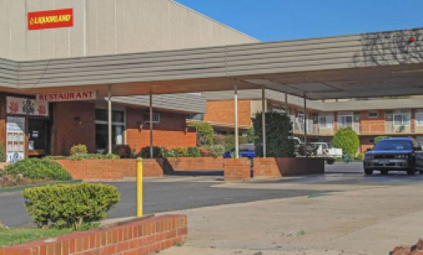 The Mid City Motor Lodge