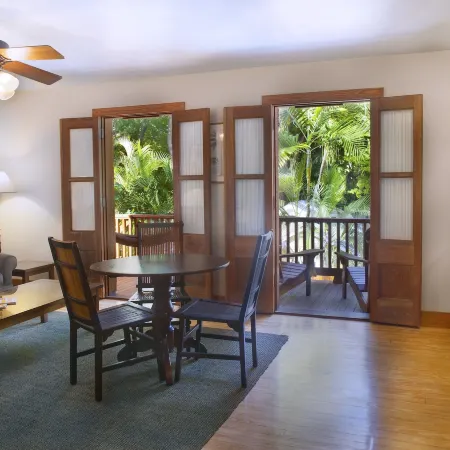 Island City House