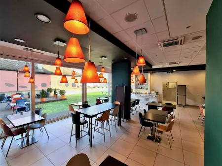 Ibis Delémont Delsberg Отели рядом с достопримечательностью «La Cave»