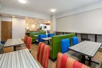 Comfort Inn & Suites - فطور