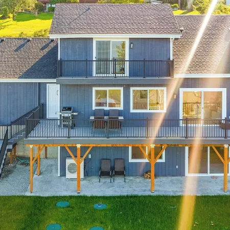 Peaceful Island Getaway, Port Susan Views with BBQ & Playroom
