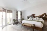 Field Guide Lodge Hotels in Stowe