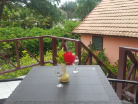 Firefly Beach Cottages โรงแรมในเนกริล