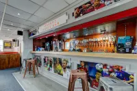 The Sandringham Court Hotel & Apartment-All Groups Welcome - bar