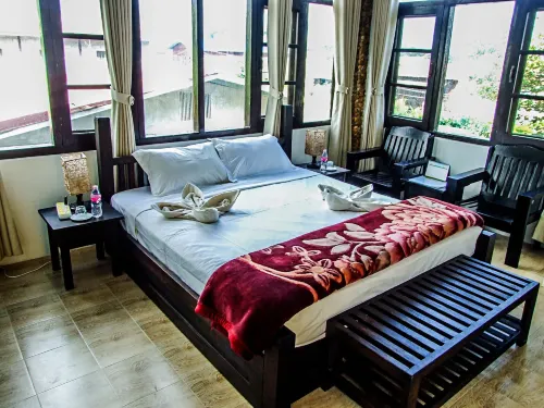 Aquarius Inn Inle Lake Отели в г. Ньоншуэ