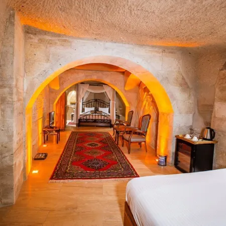 Caldera Cave Hotel & Restaurant