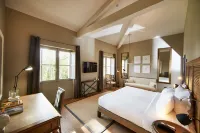 Domaine de Fontenille Hotels in Bonnieux