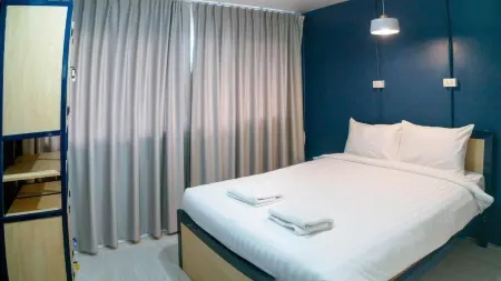 Local Time Bangkok Hostel&Cafe