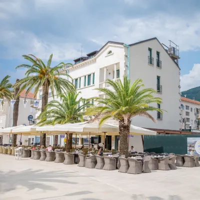 Hotel Astoria Hotels near Porto Montenegro