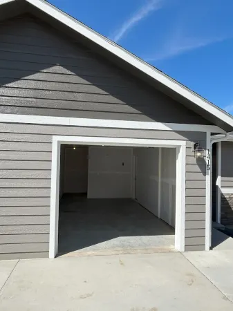 Classy and Cozy Brand New Townhouse!