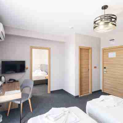 Avenue Hotel Deluxe Rooms