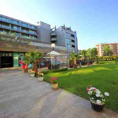 梅納達陽光海岸廣場公寓 Hotel Exterior