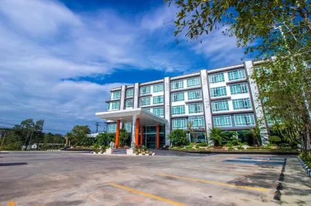 Avada Hotel Отели рядом с достопримечательностью «Wat Buppharam or Wat Plai Klong»