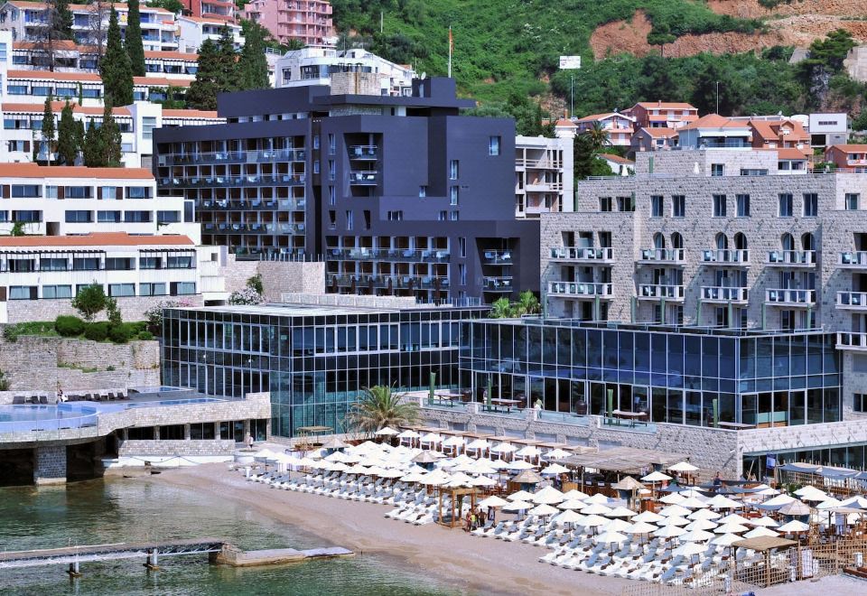 아발라 리조트 앤드 빌라스