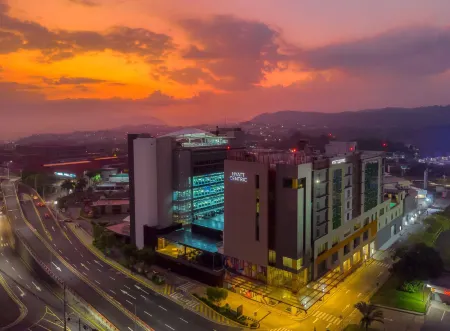 Hyatt Centric San Salvador Отели в г. Антигуо Кускатлан