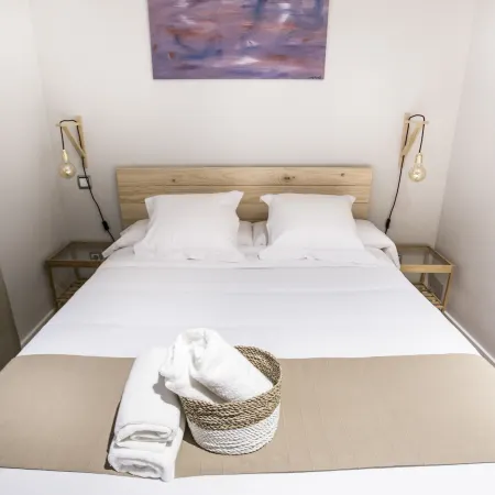 Hola Rooms