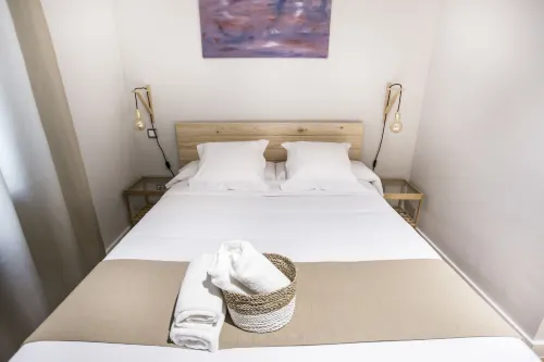 Hola Rooms - 3-Star