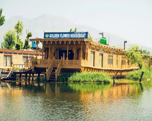 Golden Flower Heritage Houseboat Hotels in Srinagar