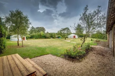 Le Village des Templiers - Gîtes et Yourtes Hôtels à proximité de : ADD Gisors | Eglise Source de Siloé (anciennement Eglise Evangélique de Gisors)