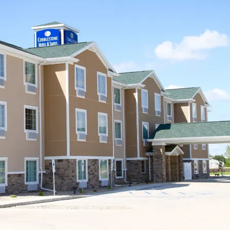 Cobblestone Hotel & Suites - Devils Lake