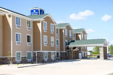 Cobblestone Hotel & Suites - Devils Lake