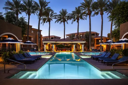 Luxury Condos by Meridian CondoResorts- Scottsdale Отели рядом с достопримечательностью «On The Edge Gallery»