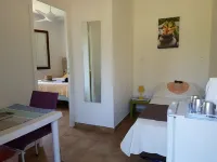 Hôtel Punta e Mare des Chambres ou des Appartements T2 Hotels in Cargese