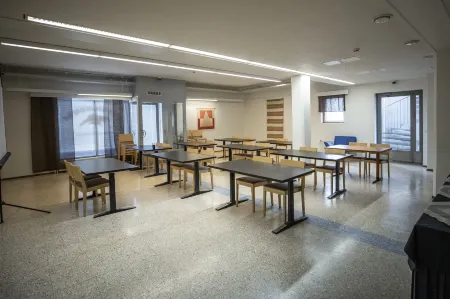 Hotel Karhu Отели рядом с достопримечательностью «Kakslauttanen»