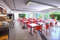 Hotel Formules Club Bordeaux Cenon Отели в г. Сенон