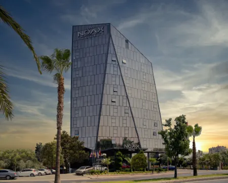 Noax Hotel โรงแรมในเมร์ซีน