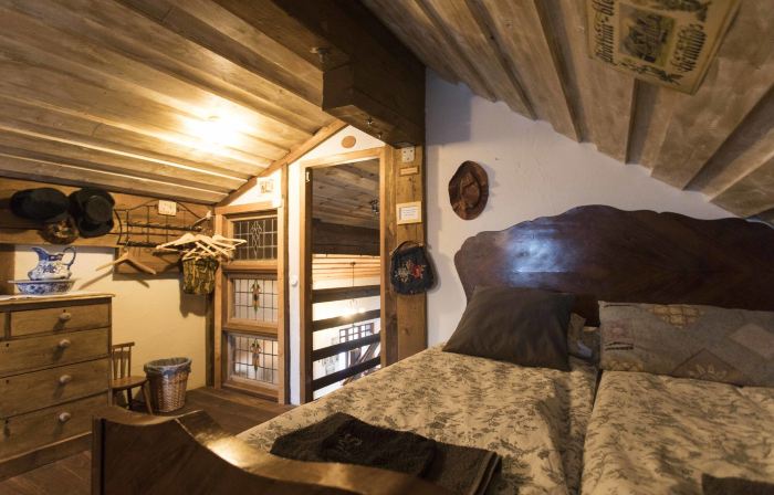 Raven's Bed