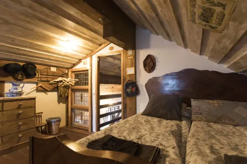 Raven's Bed - 2-Star