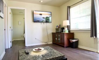 Cozy Home- Zoos Museums Fun Step From Your Door