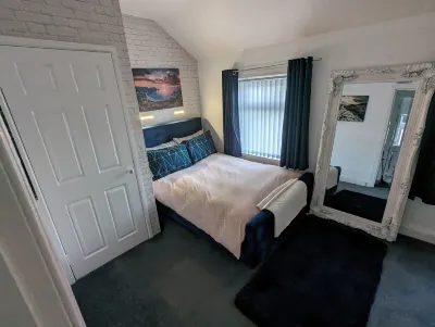 Fantastic Location to Ebrington Sq and City Centre Hotels in 