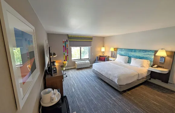 塔科馬歡朋套房酒店