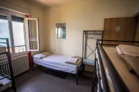 Lake Como Hostel - balcony