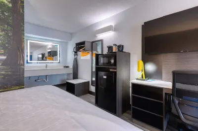 Clarion Pointe فنادق في ديكاتور