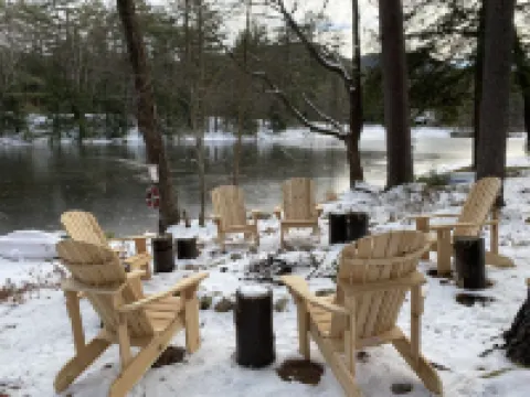 Uncle Joe's Cabin, Lakefront