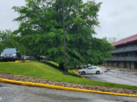 レッド ルーフ イン プラス + ピッツバーグ イースト - モンローヴィル モンロービルのホテル